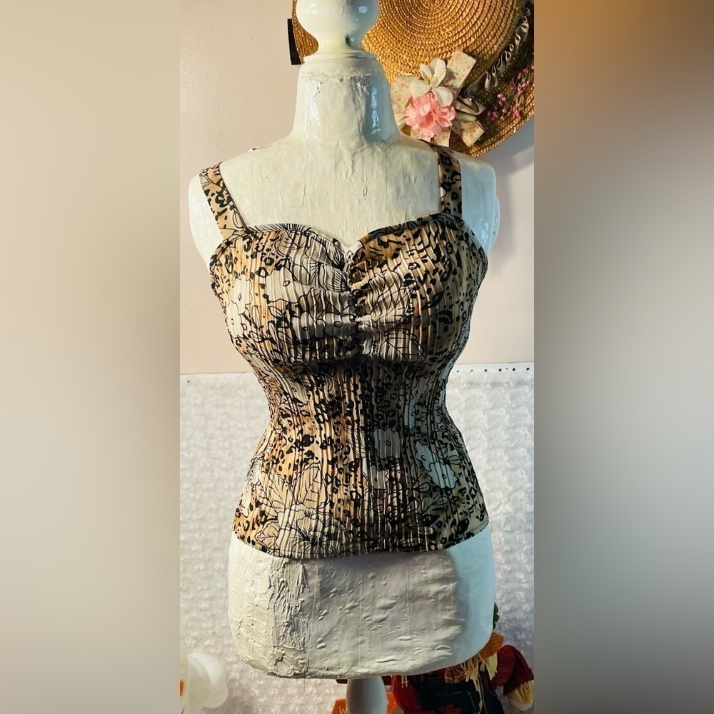 PRE OWNED IN GREAT CONDITION VINTAGE ANIMAL ORINT CORSET STYLE TANK TOP!